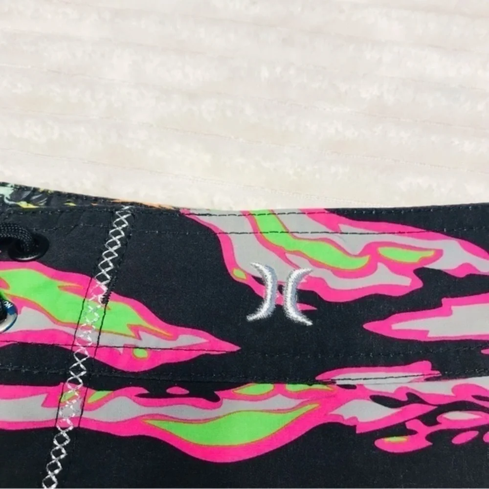 Hurley Black Pink Gray Green Swim Trunks Board Shorts Men’s Size 36